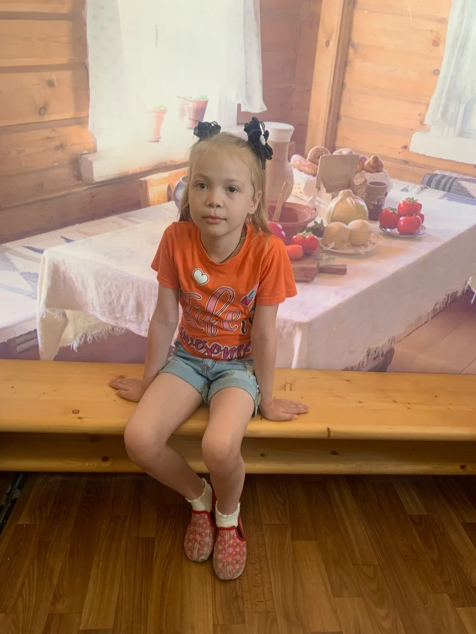 Экскурсия для дошкольников началась с увлекательного рассказа воспитателя о жизни на Ру...