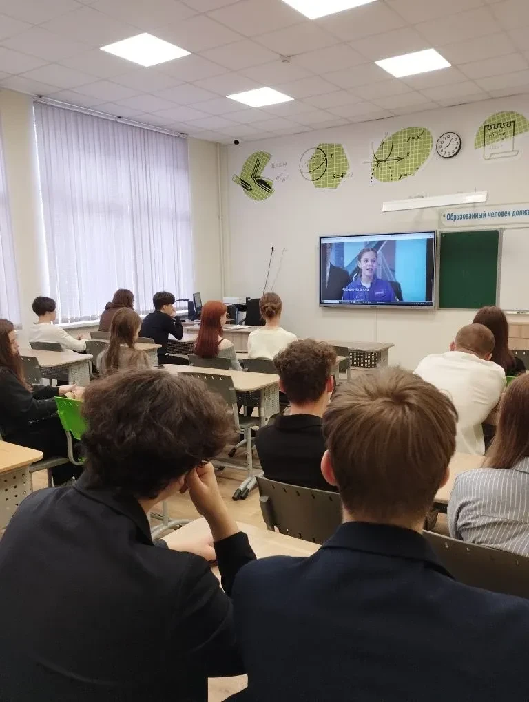 ✅ Новая четверть началась для обучающихся нашей школы. Уже традиционно состоялась торжественная лине