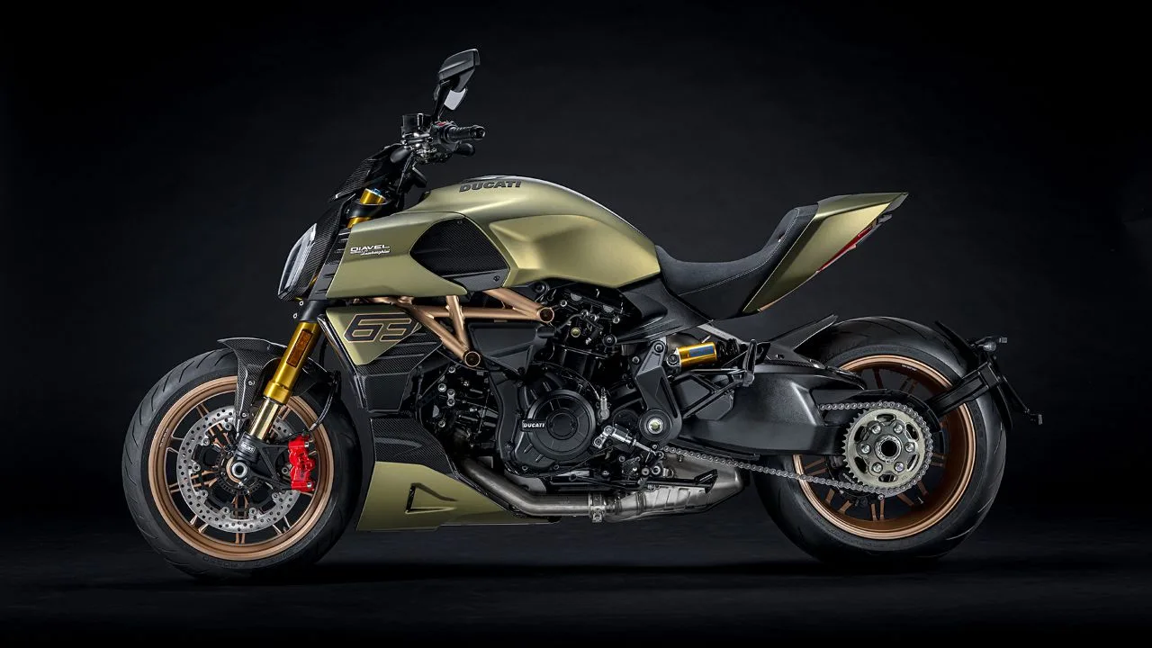 Ducati выпустила специальную версию мотоцикла в честь суперкара Lamborghini — Diavel 12...