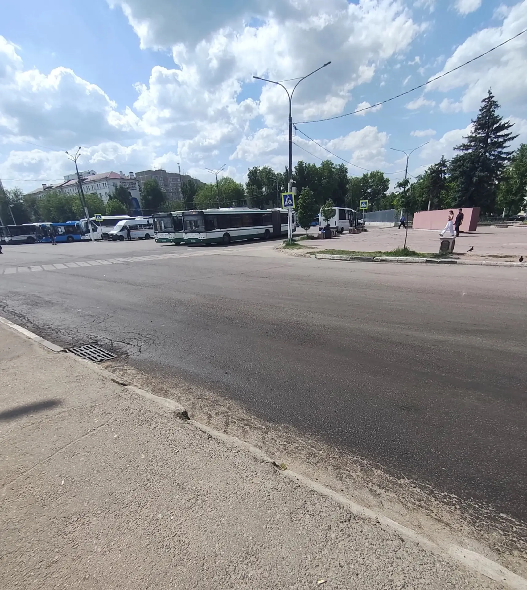 Как работает наша автоколонна спросить вы ? Да отвратительно ! Автобусы пускают древние которые разв