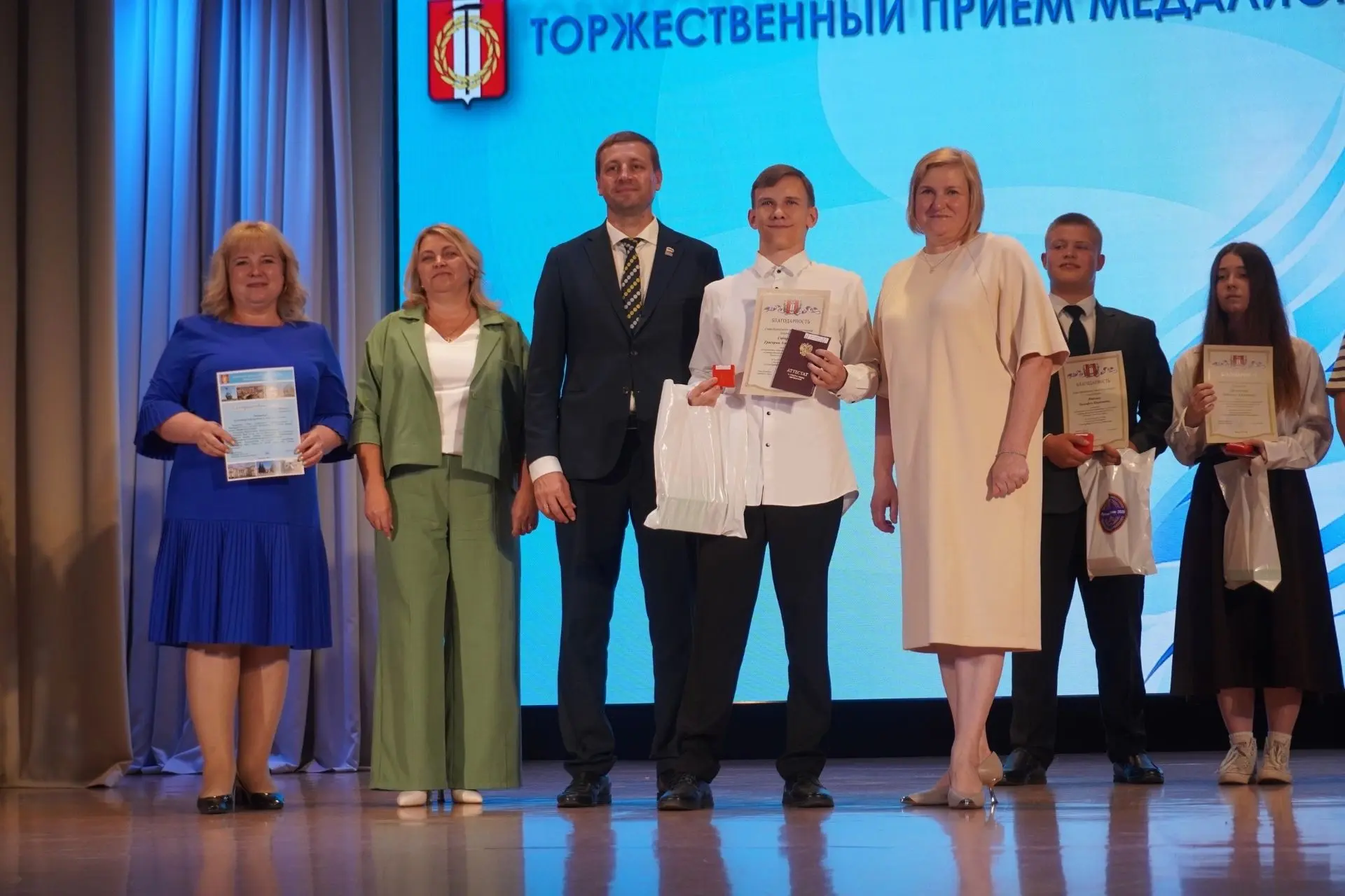 👏🏼 Гордимся выпускниками Копейска! 

Во Дворце творчества состоялась торжественная церемония вруче