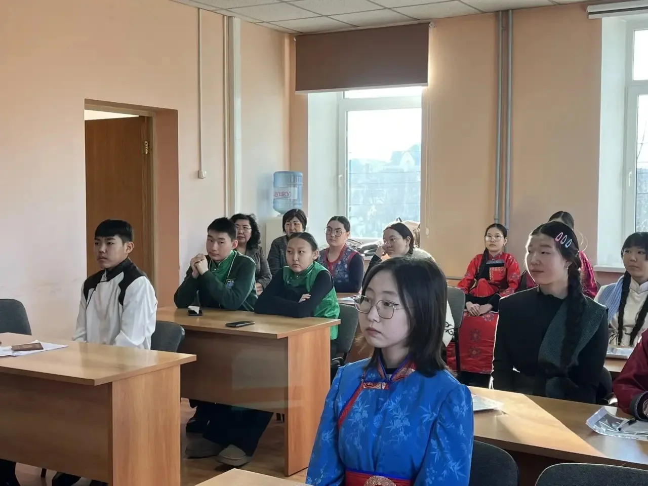 Февралиин 27-до Агын социальна hалбариин ажалшадай мэргэжэлээ дээшэлүүлгын институт соо түрэл хэлэнү