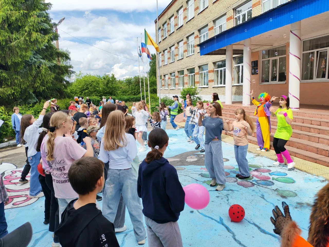 В Вадинском районе  стартовала летняя оздоровительная кампания 2026 года. 
В первый день начали свою