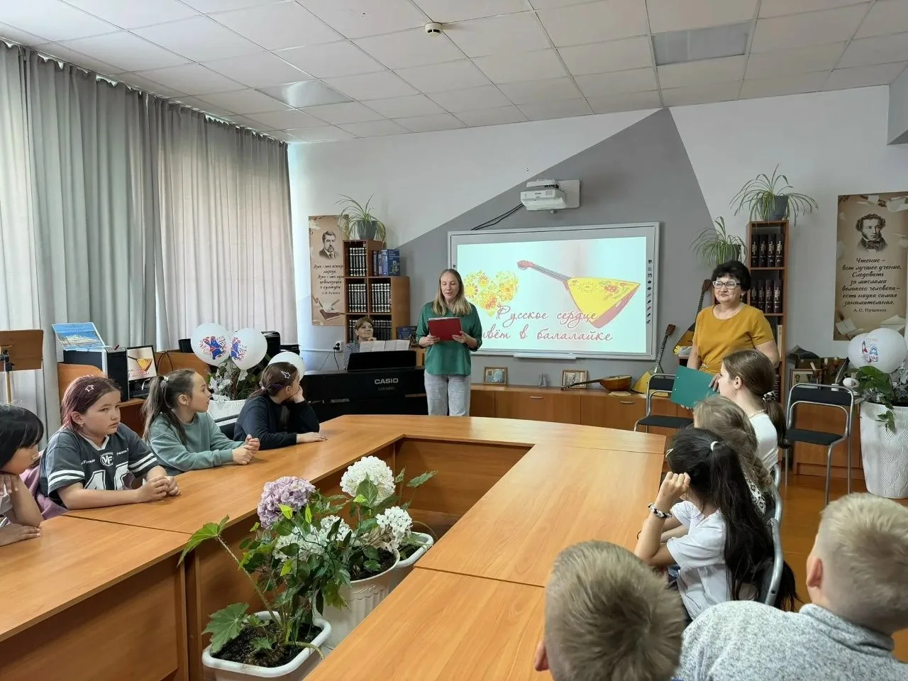 В читальном зале библиотеки состоялся фольклорный час «Балалайки звонкая струна», приур...