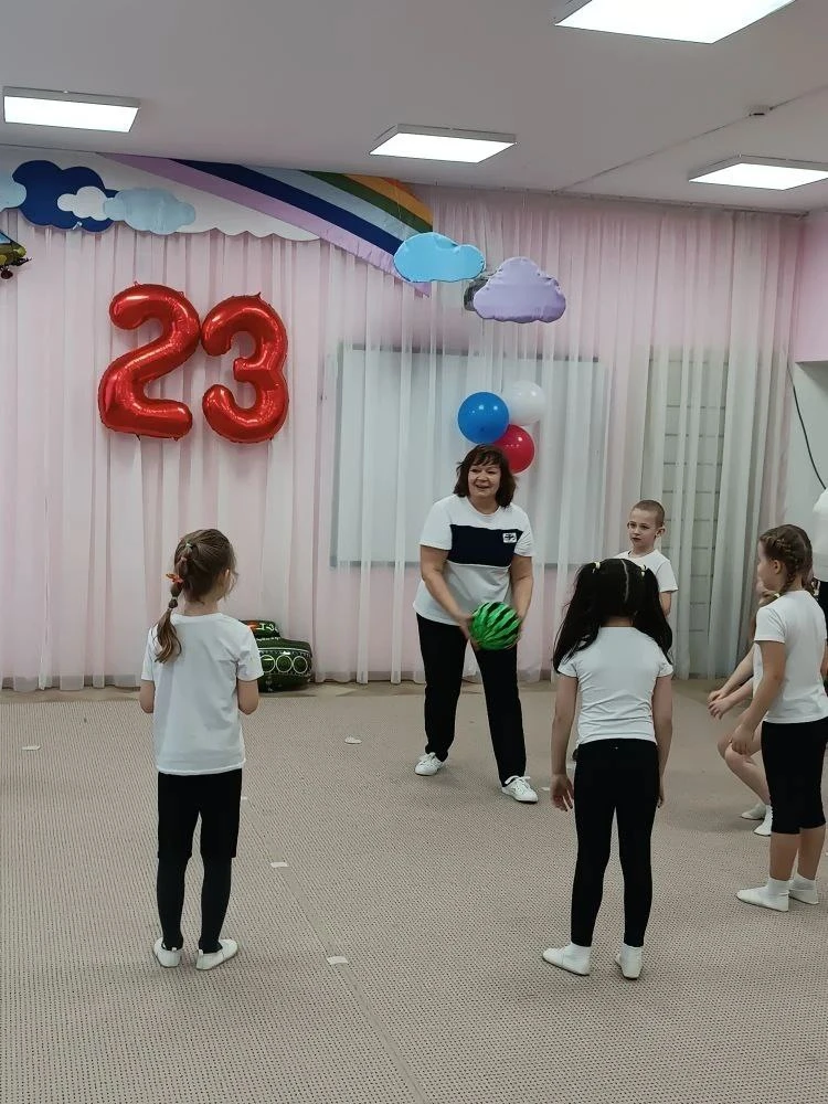 🎉 В нашем дошкольном отделении гимназии прошел замечательный спортивный праздник «Я как папа», посвя