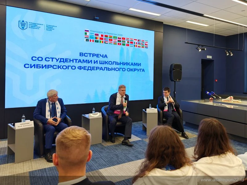 Финансовая безопасность и профессиональные возможности для молодёжи: встреча полпреда с...