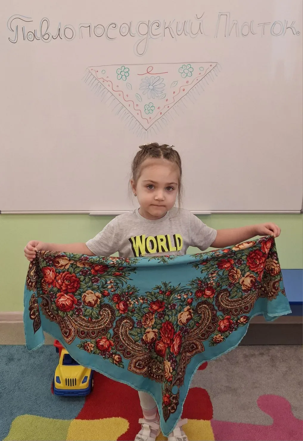 Павлопосадский платок!
"Какое же это было увлекательное приключение на группе " Нежность"! Педагог М
