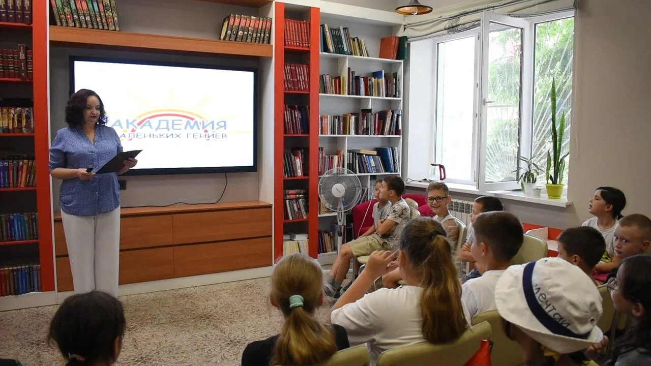 🧠 В   Иловлинской центральной  библиотеке зажглись новые звёзды науки! 🌟
В День интеллектуальных и