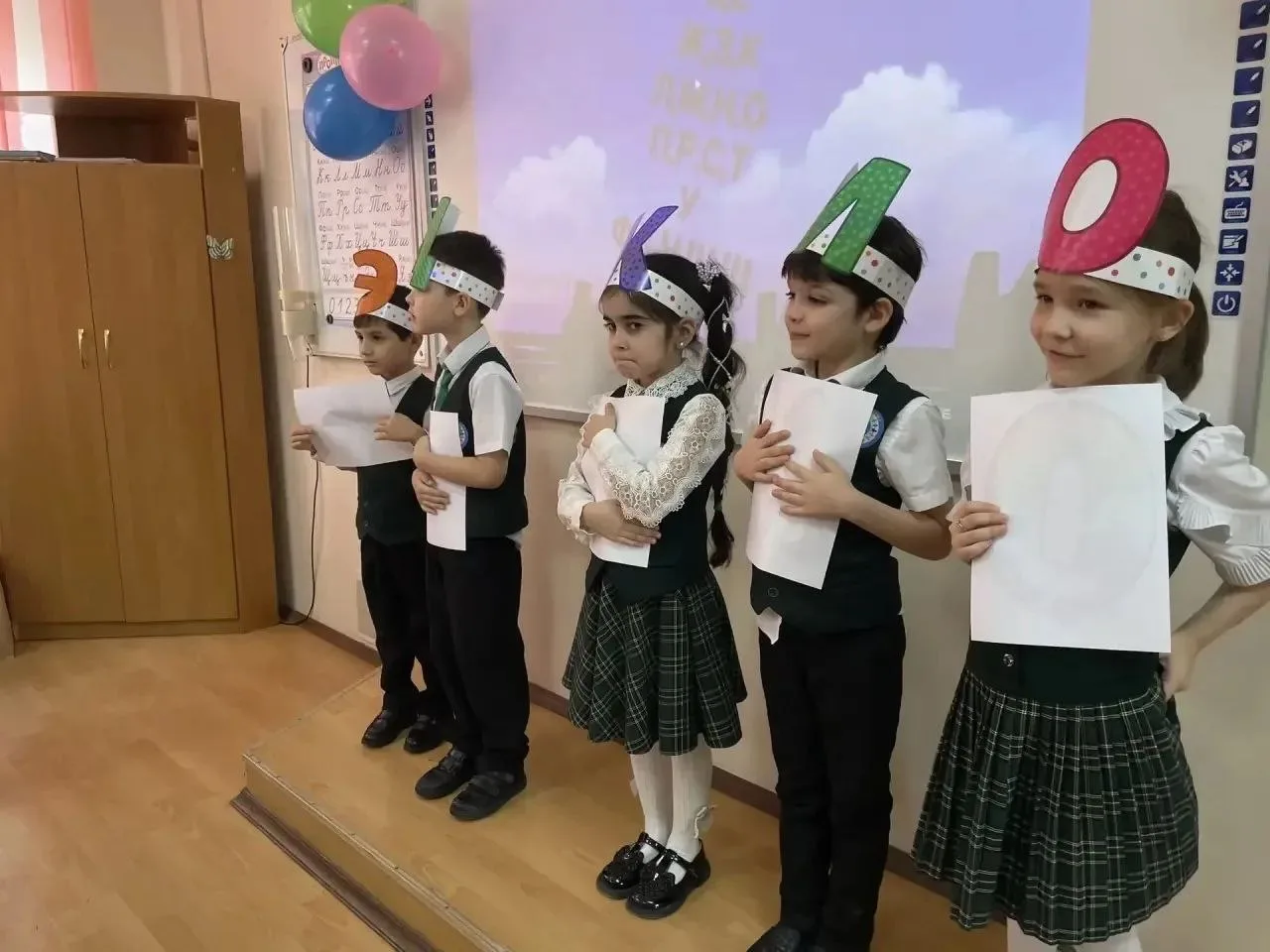 А Б В Г Д 📚😜  В 1-А классе празднично отметили окончание изучения азбуки! 🤩  Это значимое событие пр