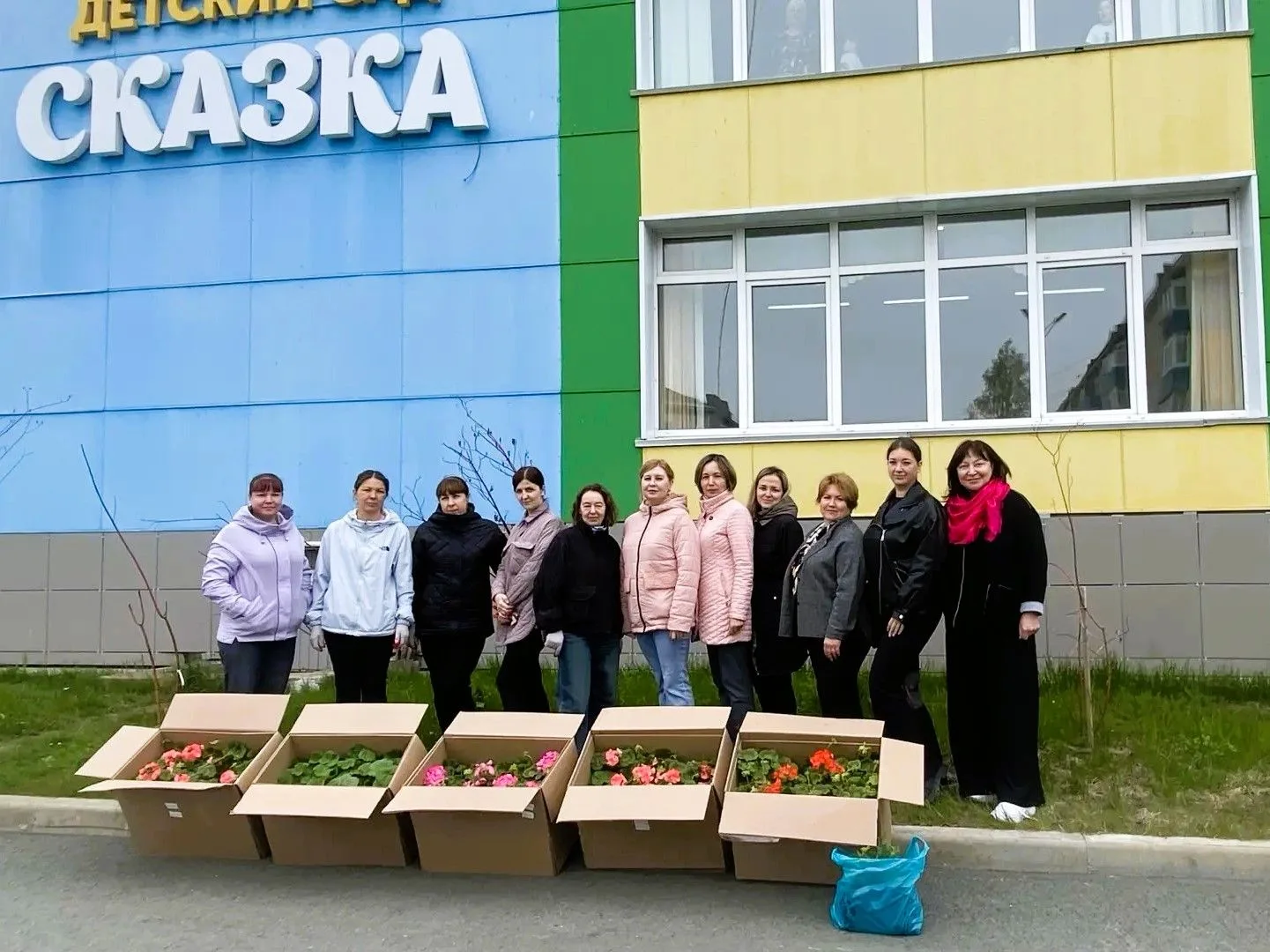 🌸"Сказка" расцветает: наш детский сад стал еще зеленее и краше!
⁣
Коллектив детского сада № 5 "Сказ