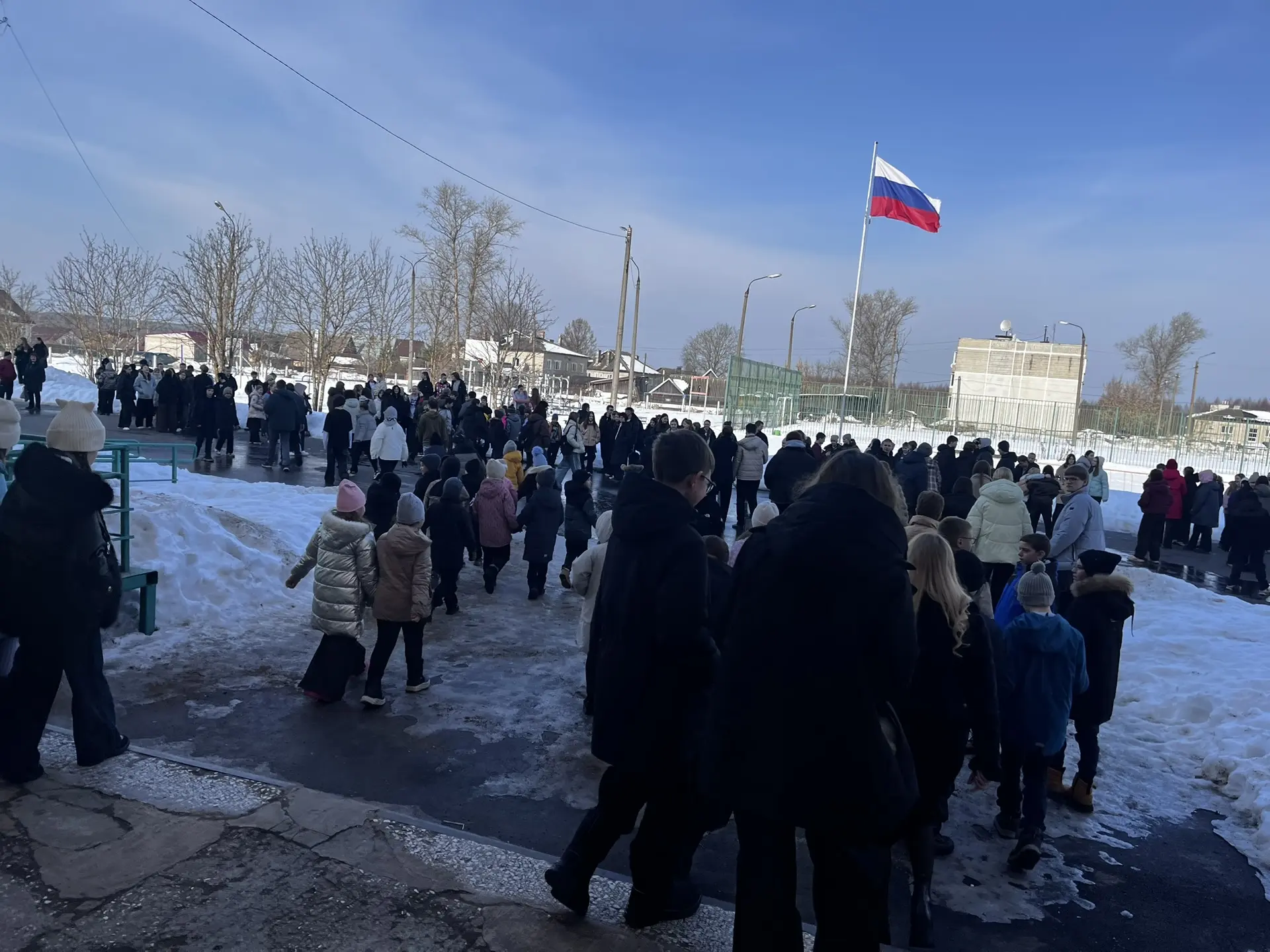 🧯Пожарная безопасность  Проведение учебных тренировок по эвакуации в школах — важная мера для обеспе