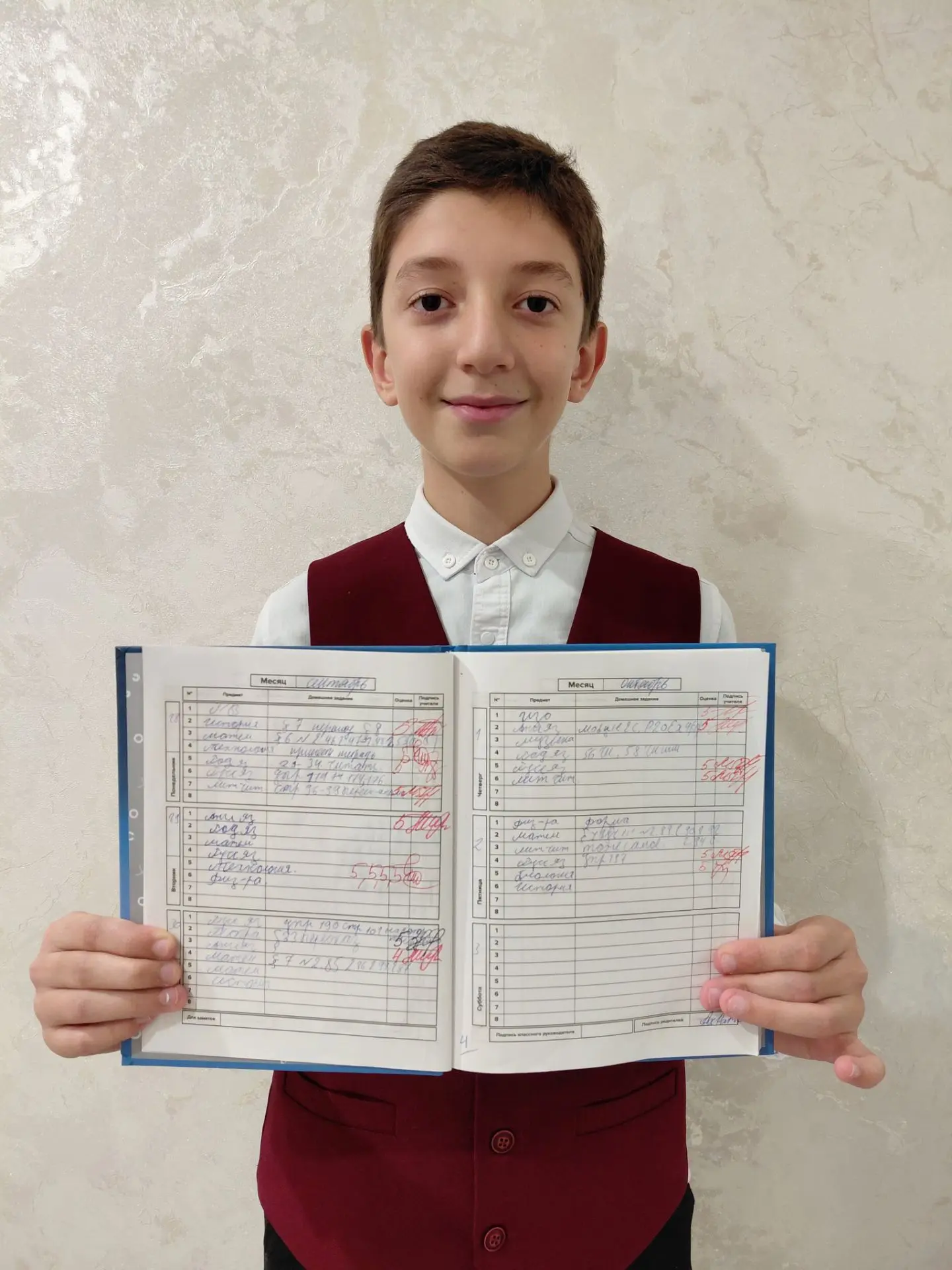 Атмурзаев Муслим, 6 «Е» класс, с 15 пятерками.