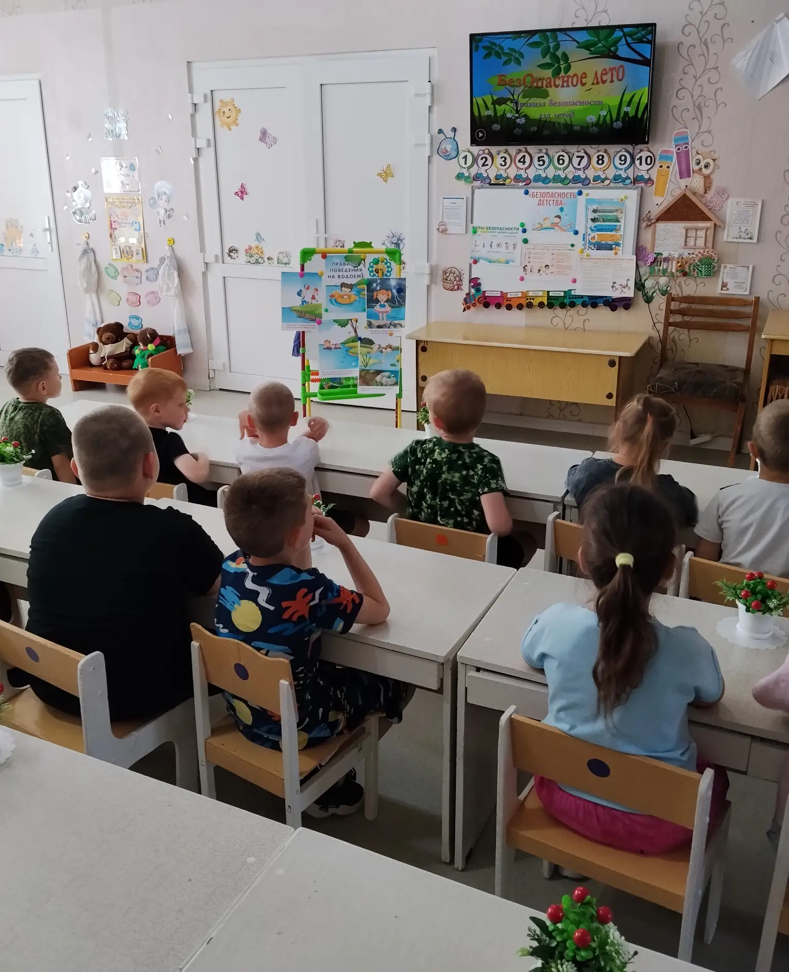 В ГБДОУ ЛНР "Краснолучский ясли-сад √53 " Звездочка ".
Согласно плана мероприятий летнего этапа Всер