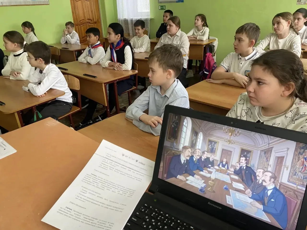 🇷🇺 В ОКТЯБРЬСКОЙ ШКОЛЕ ПРОШЛИ «РАЗГОВОРЫ О ВАЖНОМ» КО ДНЮ ДИПЛОМАТА.    9 февраля в Октябрьской школ