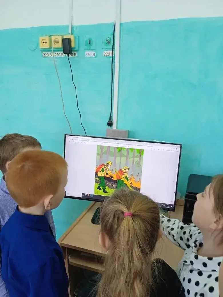 ПОЖАР! ОПАСНОСТЬ ‼️ ДЕЙСТВИЕ! 

В течение прошлой недели для обучающихся 1-10 классов прошли классны