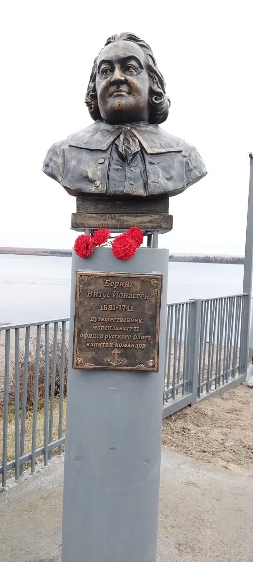 В Усть-Мае торжественно открыли памятник Витусу Берингу