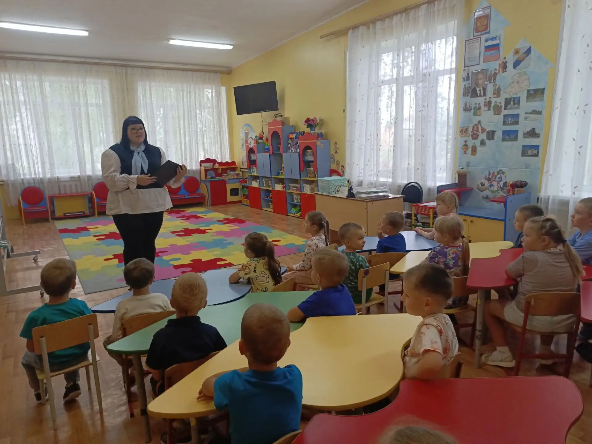 🐾 Сотрудники детской библиотеки провели познавательный час «Лапки, которые ждут дружбы...