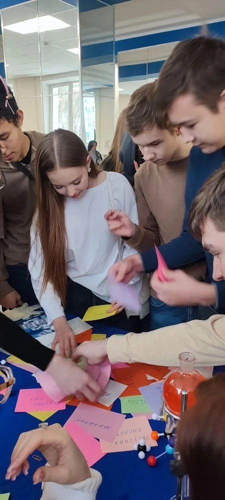 «Рождественское чудо» в АГТУ: наши старшеклассники — в мире химии и технологий  17 января учащиеся 9