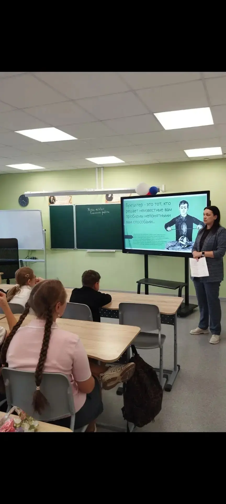 6М продолжил цикл бесед : "Профессии наших родителей". В гости к ученикам пришла Новико...