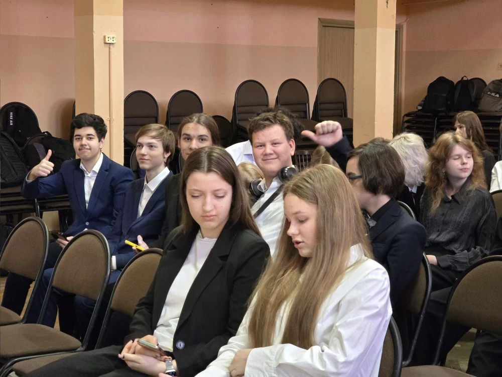 🎯 17 апреля для учеников 10Т и 10Э классов прошла профориентационная встреча с представителями СПбГУ