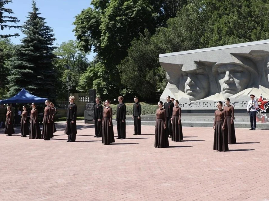 🇷🇺 Сквозь пламя и время: студенты #СККИ у Вечного огня.