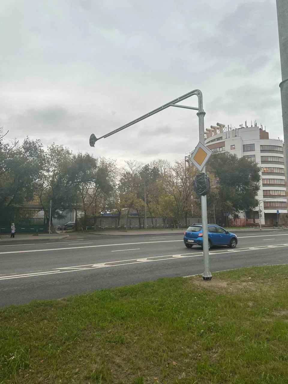 Ну всё, знаки заклеили 😕