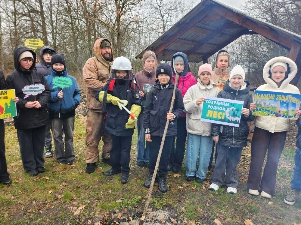 🌳 В урочище Большое Толстое Губкинского округа прошёл обучающий экологический практикум для школьник