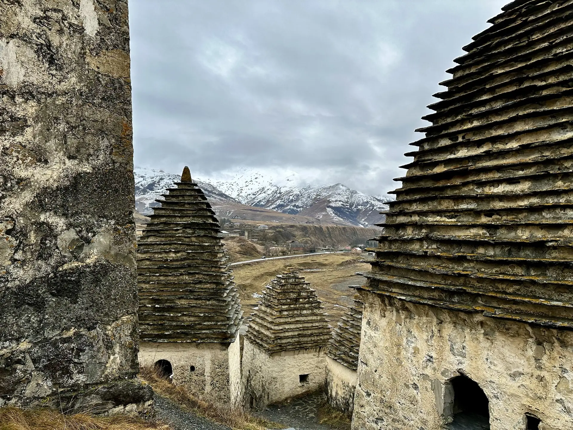 Кавказ вдохновляет (фото сделаны мною зимой в Осетии). Пишу рассказ «Святилище» с кавка...