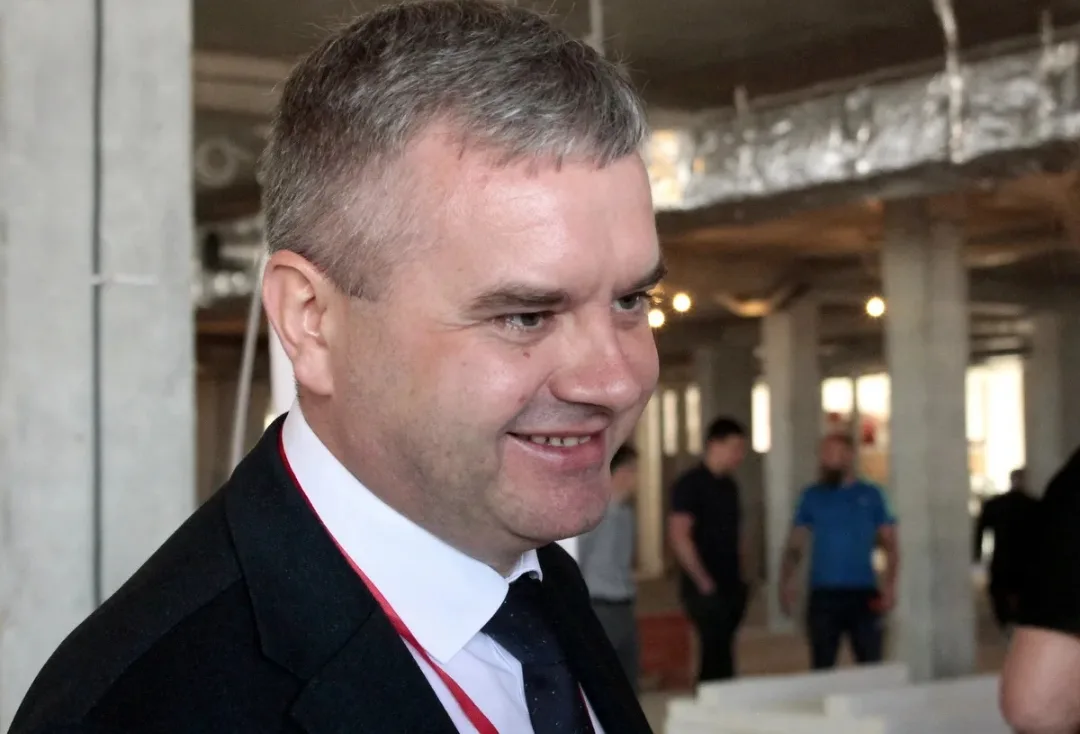 24 сентября Ленинский райсуд временно отстранил от должности заместителя министра строи...