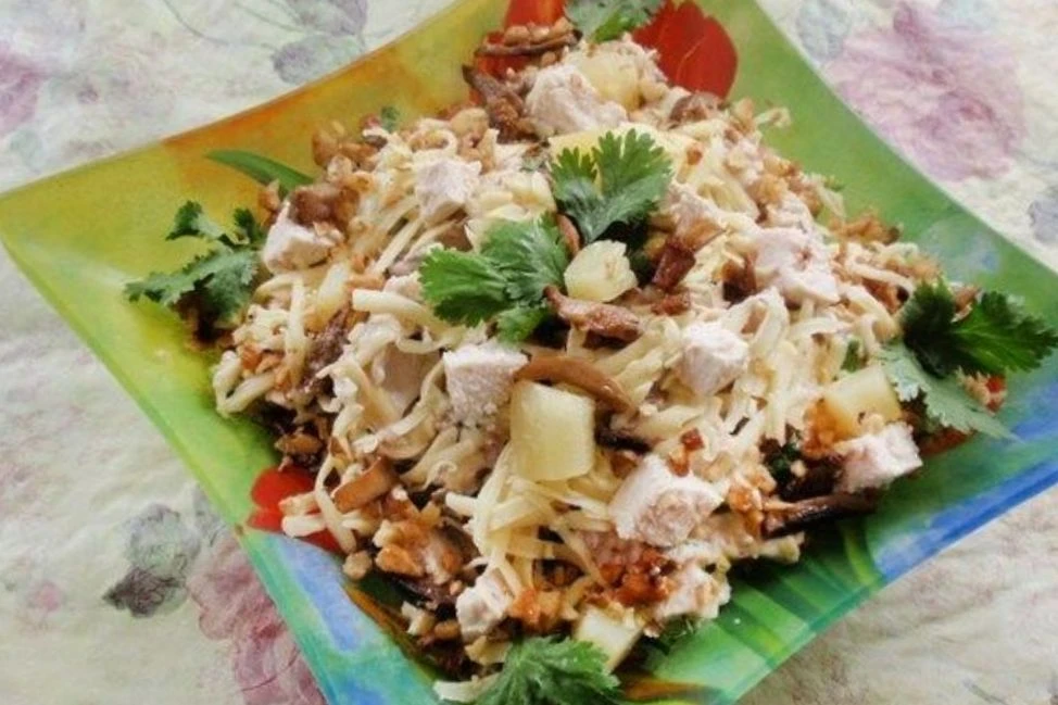 САЛАТ С ШАМПИНЬОНАМИ #салат