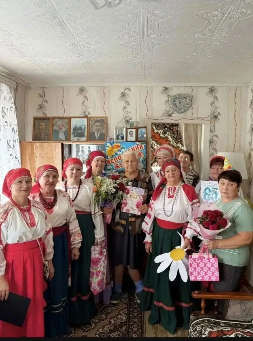 В селе Сестры поздравили 85-летнюю юбиляршу Валентину Васильевну Редькину!