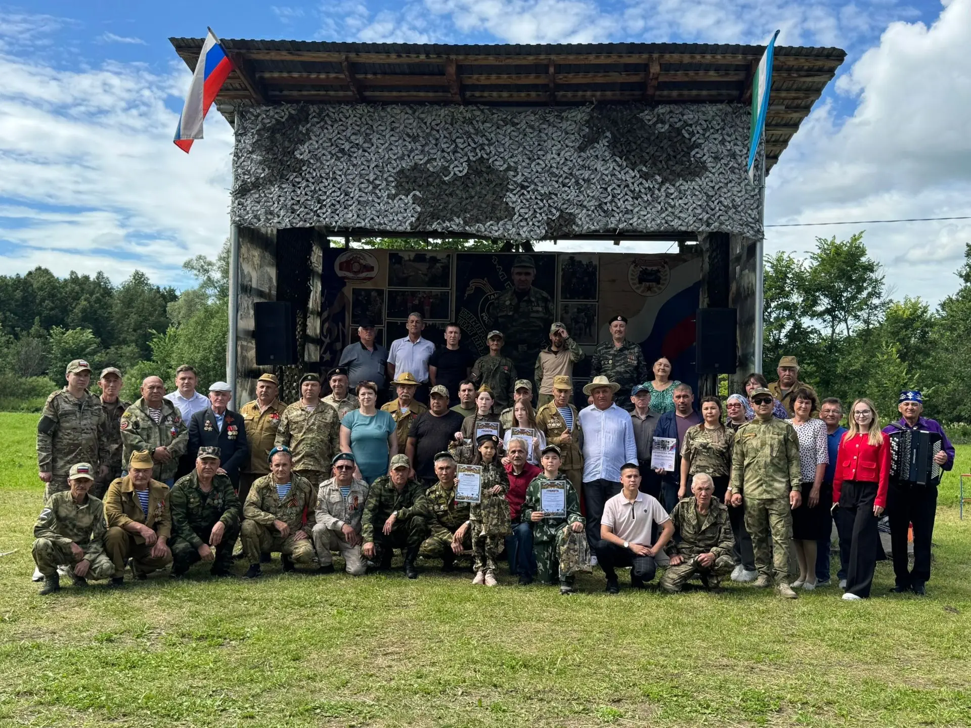Сегодня на поле «Ватандаш» состоялся конкурс детской и юношеской патриотической песни, посвященный п