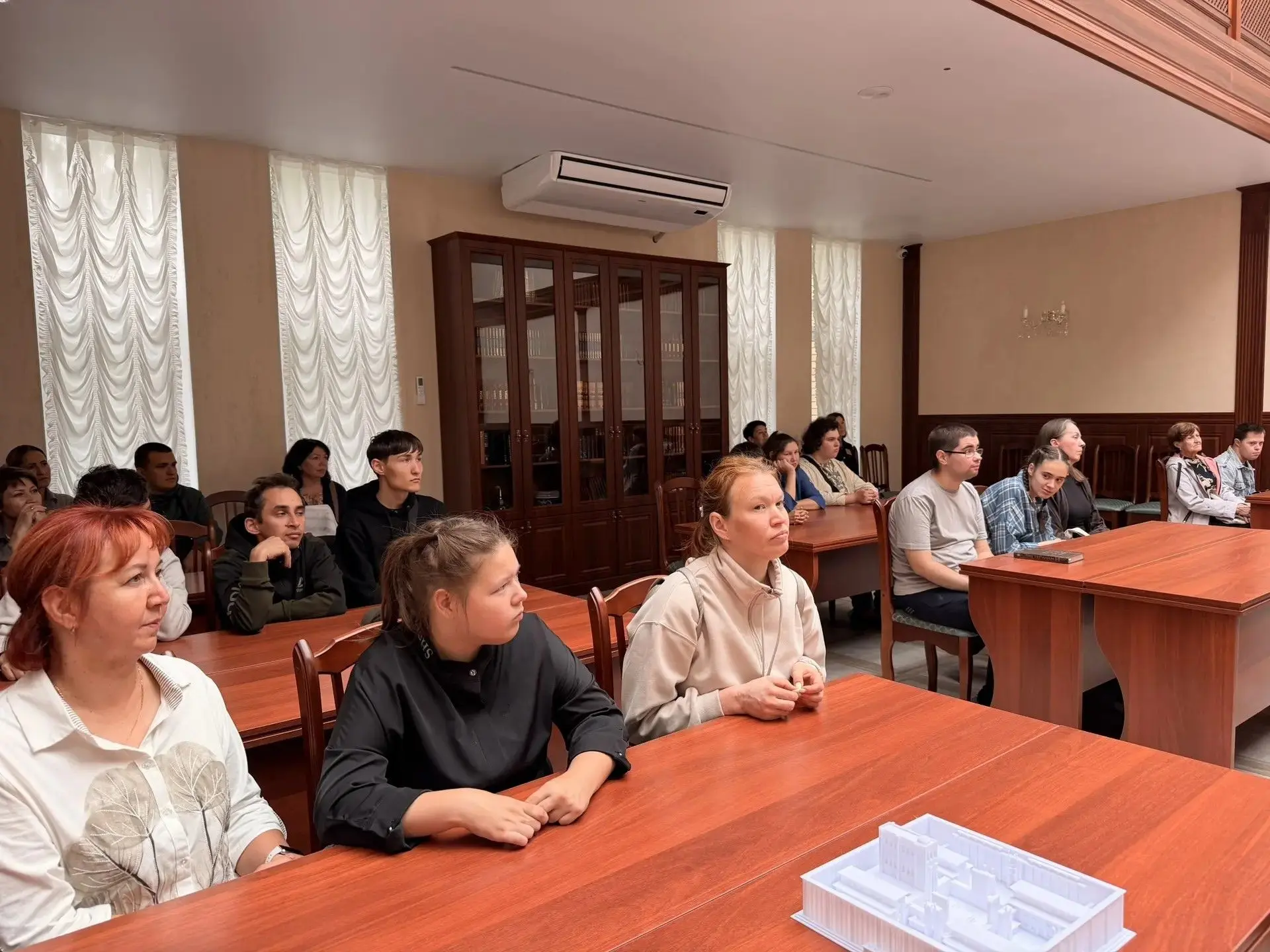 Подопечные ОДП центра «Доверие» познакомились с еврейской культурой в синагоге в Год ед...