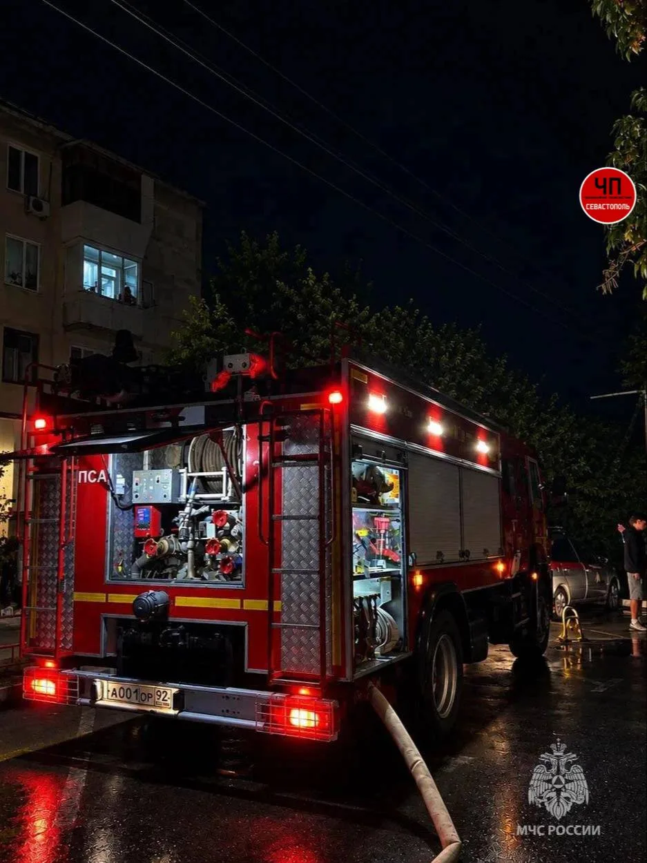🔥12 человек спасли из горящей четырёхэтажки в Севастополе