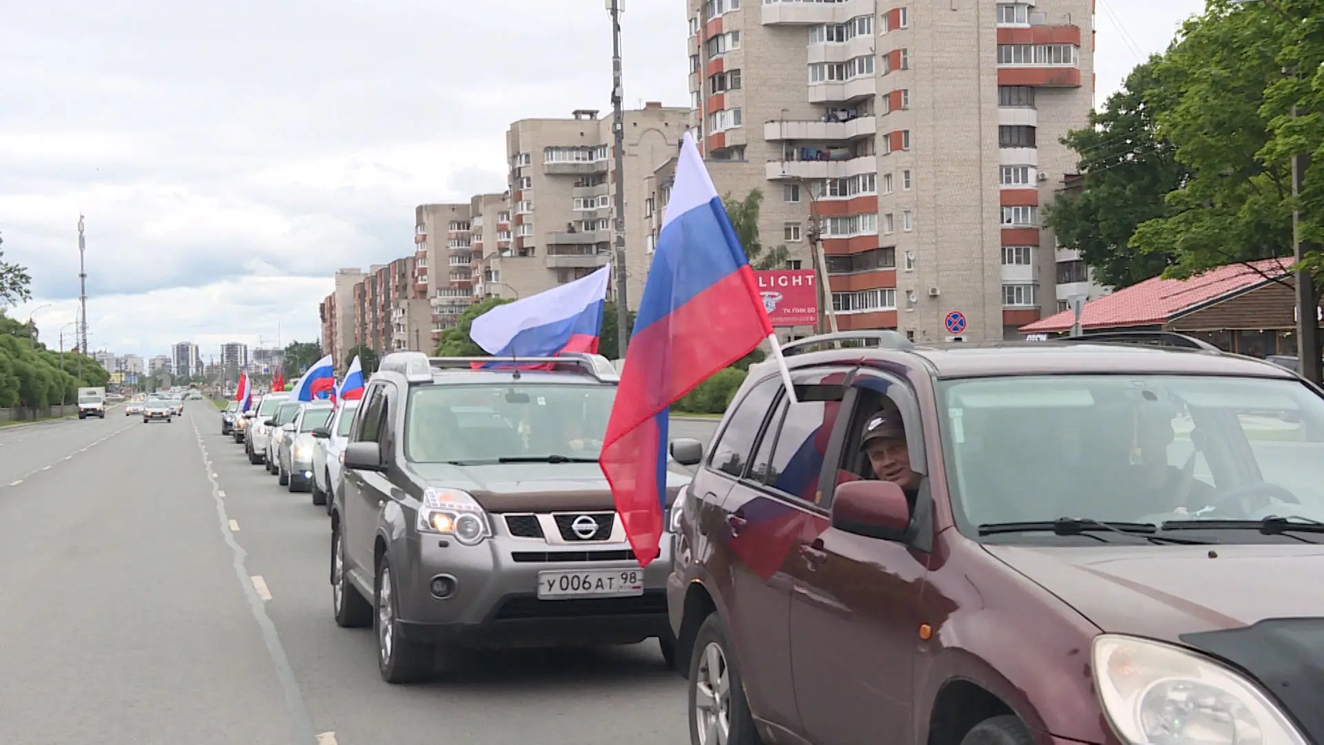 🇧🇬"Это показатель нашего единства и силы духа": псковичи вышли на автопробег ко Дню России.

Десят