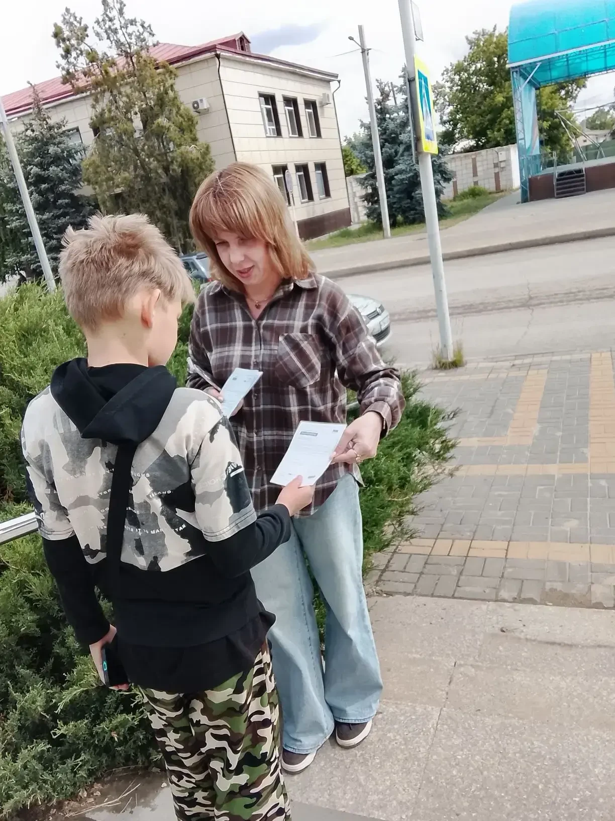 В первый день лета специалисты отделения психолого-педагогической помощи ГБУ СО «Ленинс...