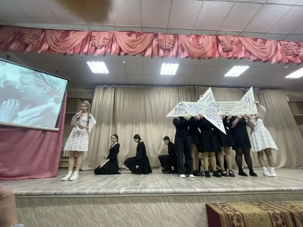 Школьный фестиваль музыкально-литературной композиции «Голос Памяти» прошёл среди 5-11 классов. «Гол