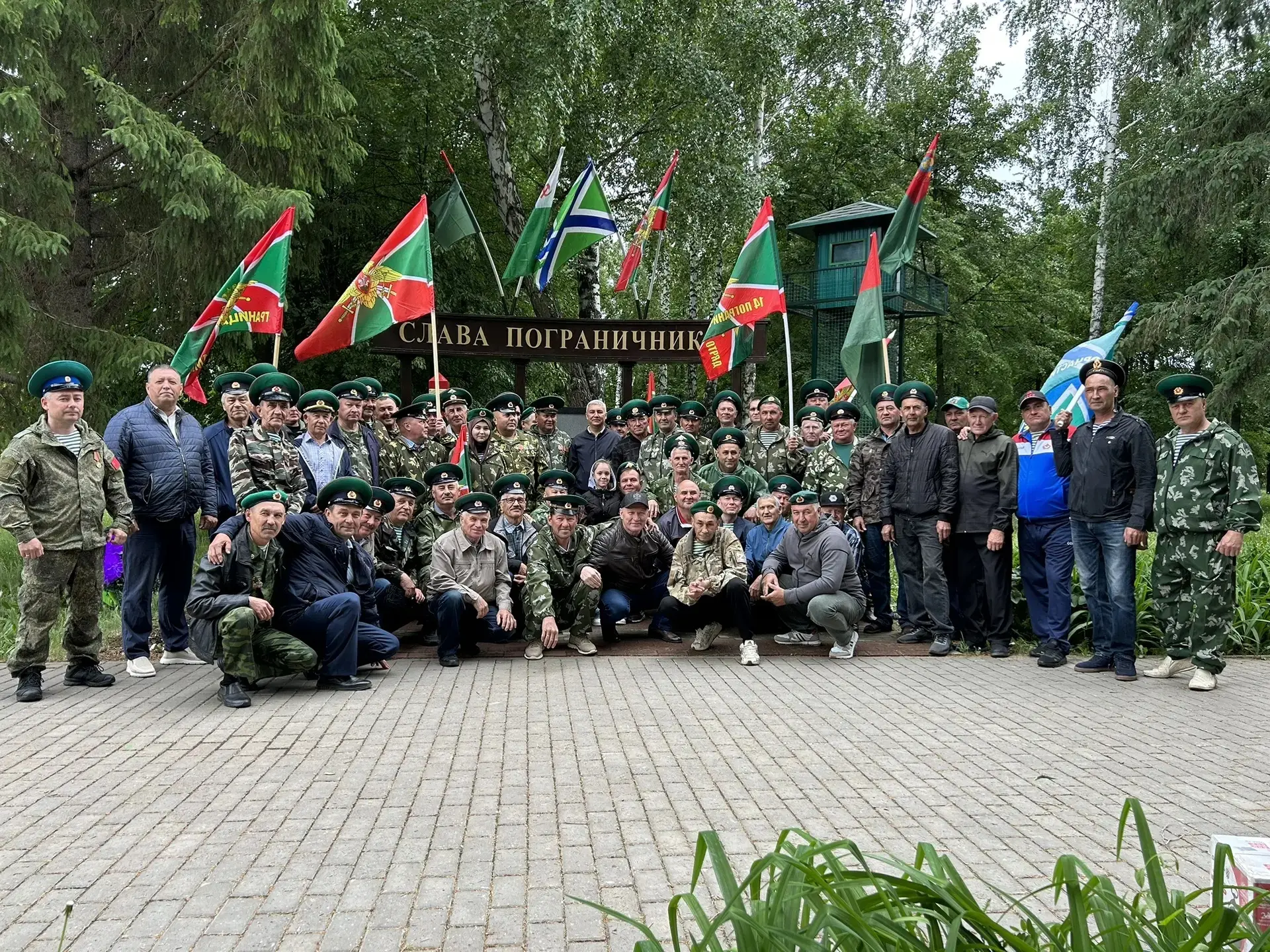 Мөслимебезнең сугышчан һәм дан мемориаль комплексында Чик сакчылары көне уңаеннан танта...