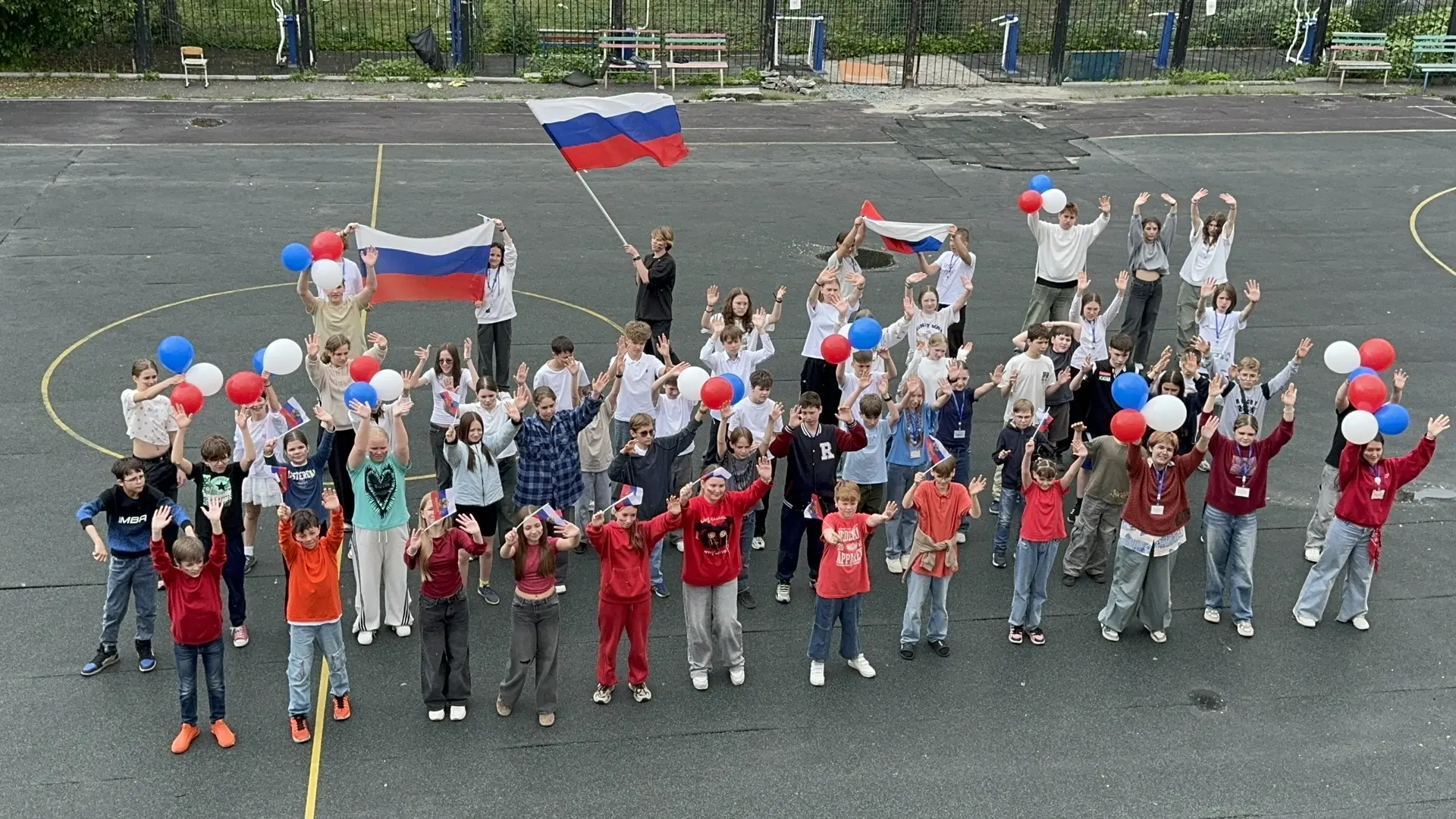 12 день смены в ГОЛ «Радуга»
Танцевальная зарядка 💃🕺
Линейка: бонусы🐹🐰 планы, поздравления имени