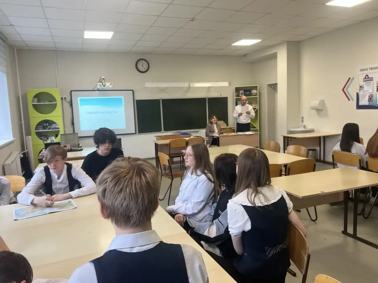 БЕЗОПАСНОСТЬ ПРЕВЫШЕ ВСЕГО  🕵️ Учащиеся 8 «А» и 8 «Б» приняли участие в правовой игре «Это должен зн