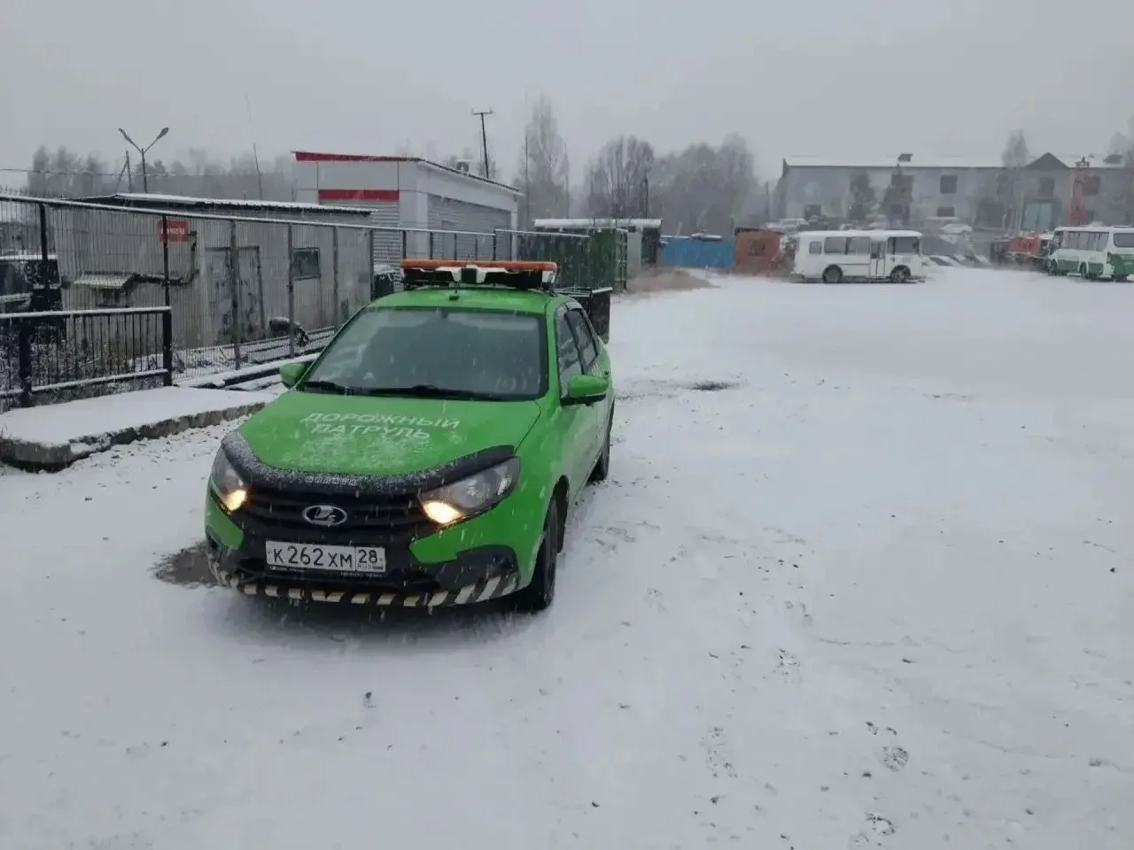 ❄️ В Тынде выпал снег️. Водителей на летних шинах просим не выезжать на дорогу