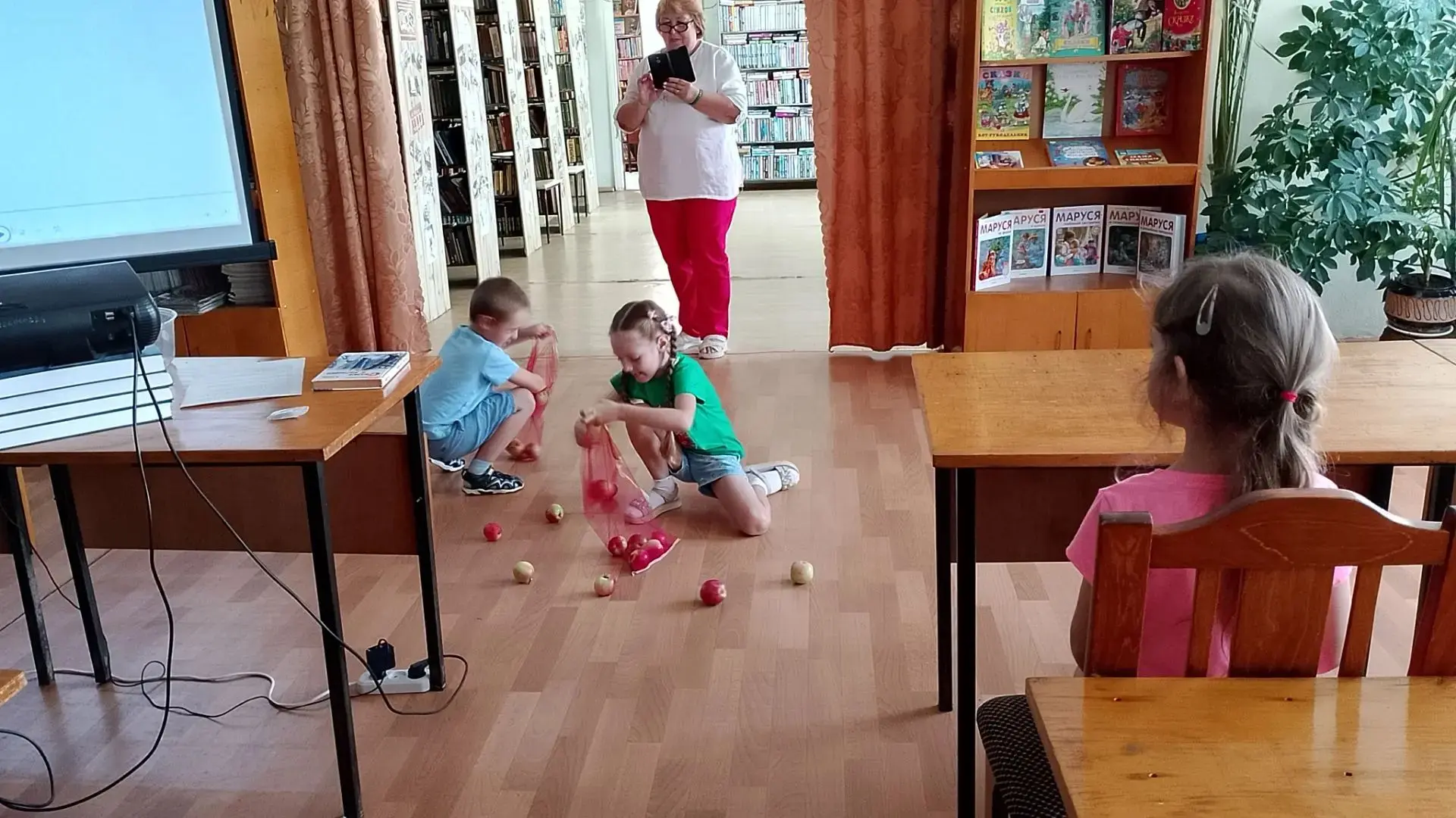 В Городской библиотеке 1, проходила Акция. ,, Книжка на ладошке".