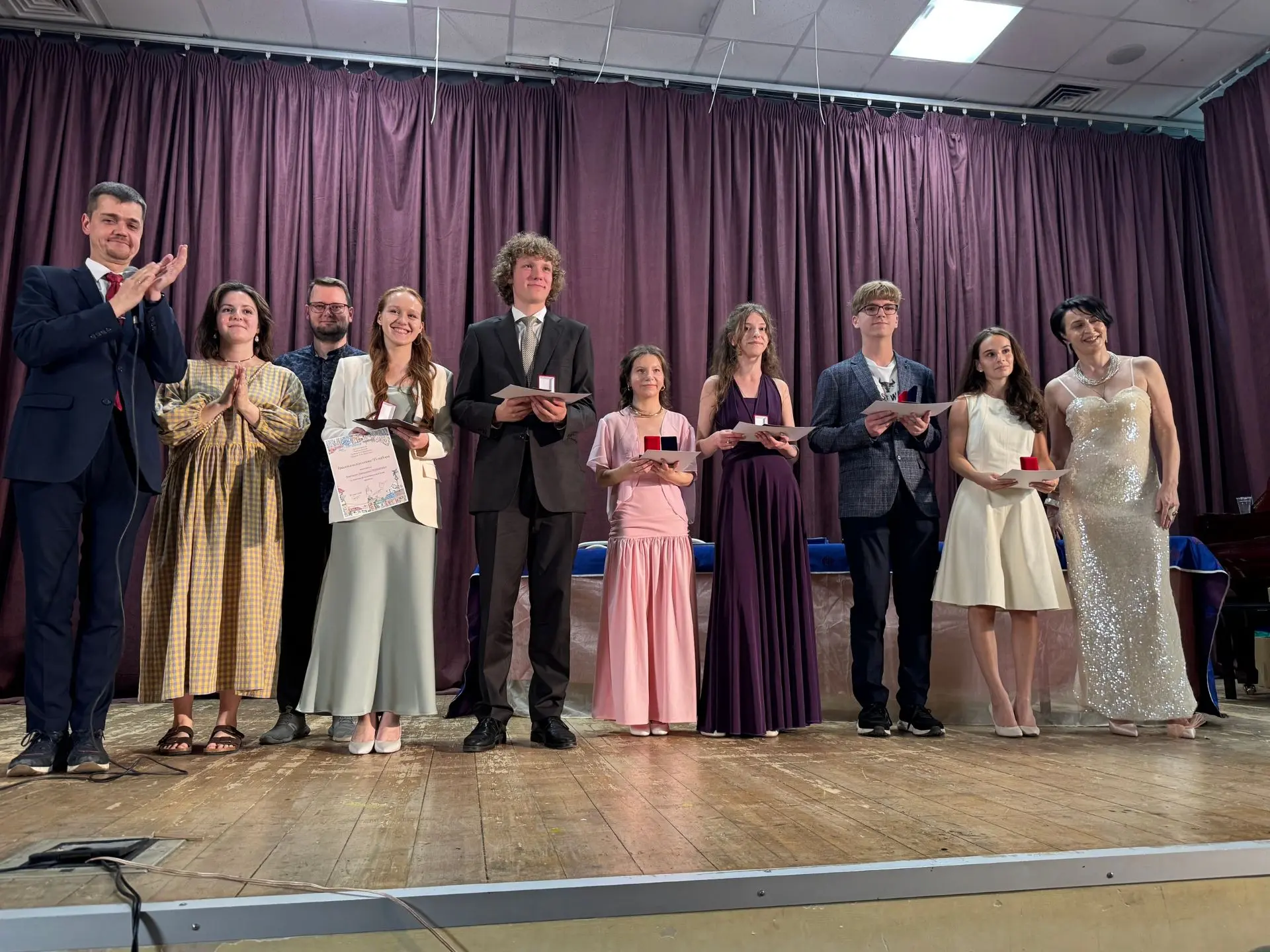Поздравляем наших выпускников с окончанием школы!🎉

26 июня у нас прошёл Выпускной вечер, где мы вм