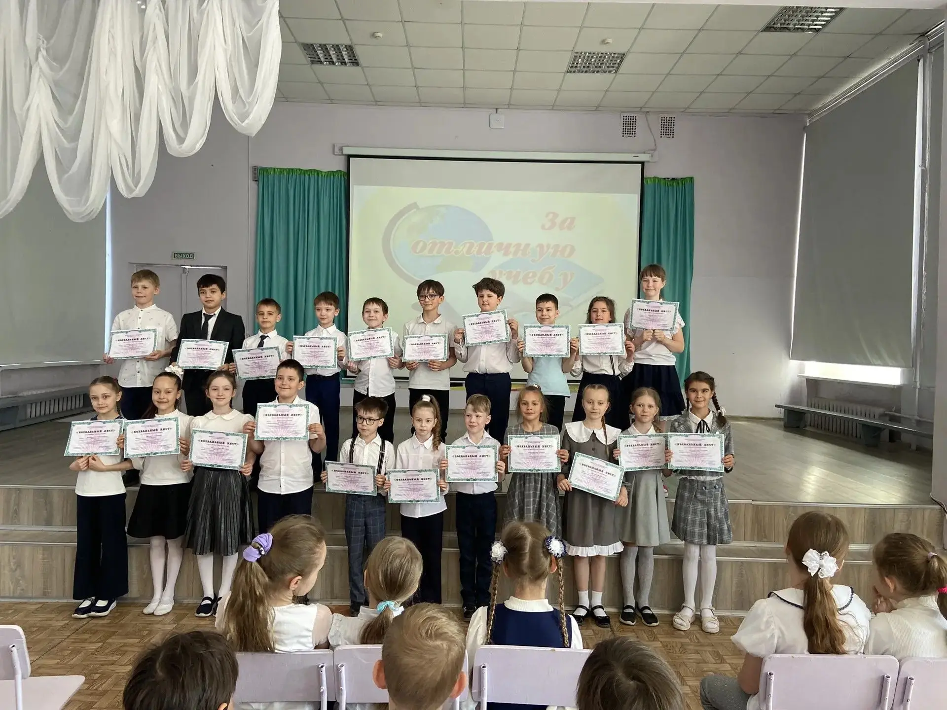 22 мая прошёл праздник «Труд, Творчество, Талант» во 2-х и 3-х классах. Эти праздники завершили учеб