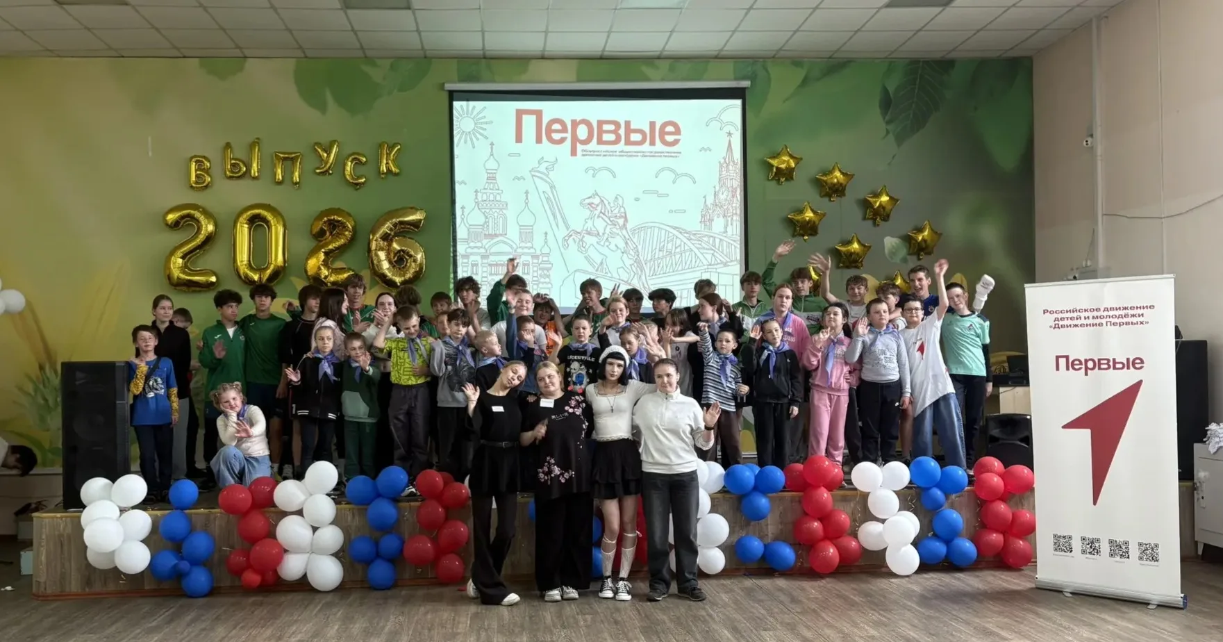 🇷🇺Самым масштабным событием стал праздник «День Первых».
Ребята путешествовали по станциям, выполн