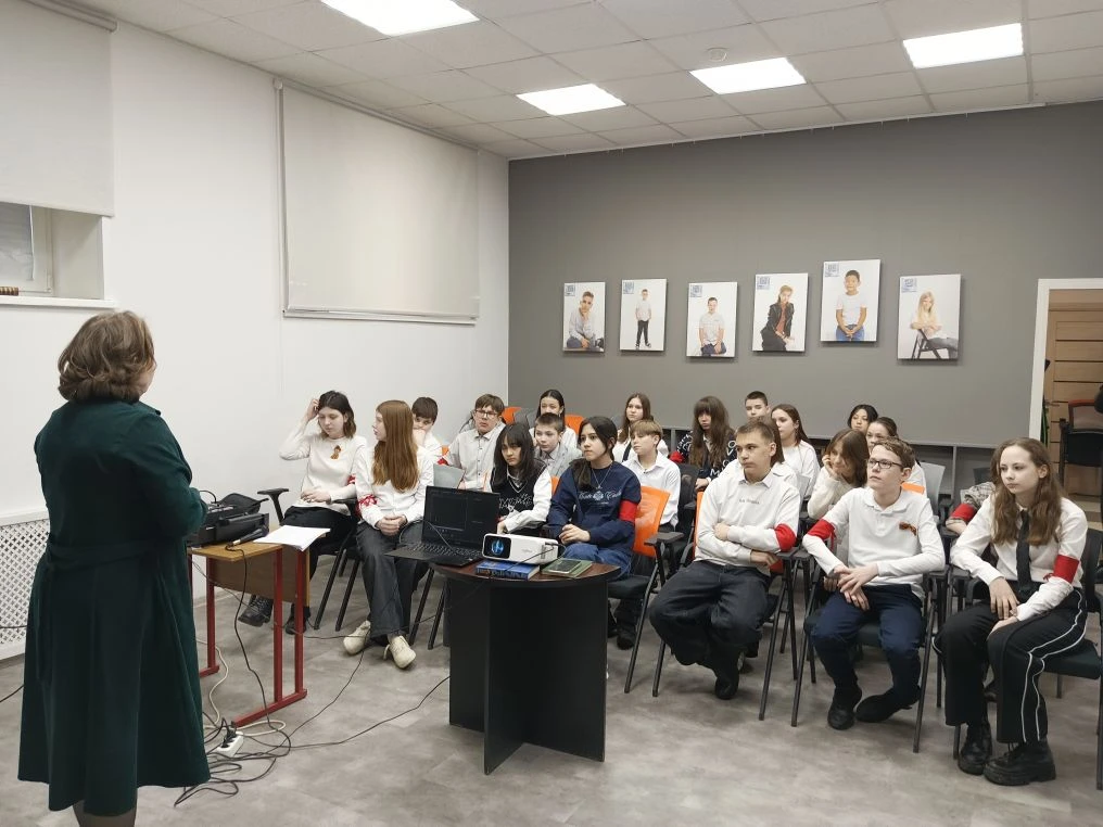 🎖️📖Память сердца: урок мужества в городской библиотеке  Приближается День Победы , и потому мы все ч