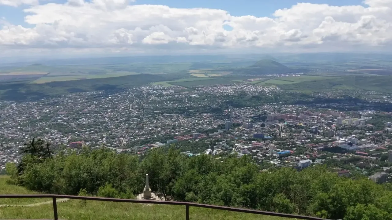 🏔️ Летние приключения: путешествие Матвея Русанова из 4 «А» класса! 🏔️

Летние каникулы — время дл