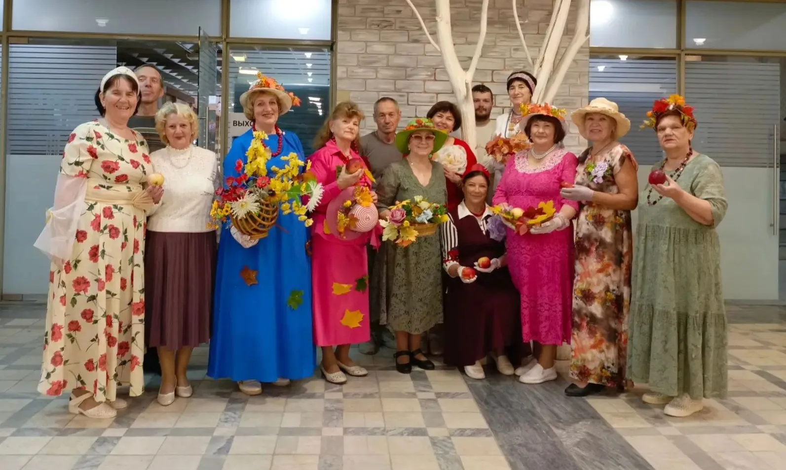 🍁Улыбка осени прелестна и счастьем светится она,