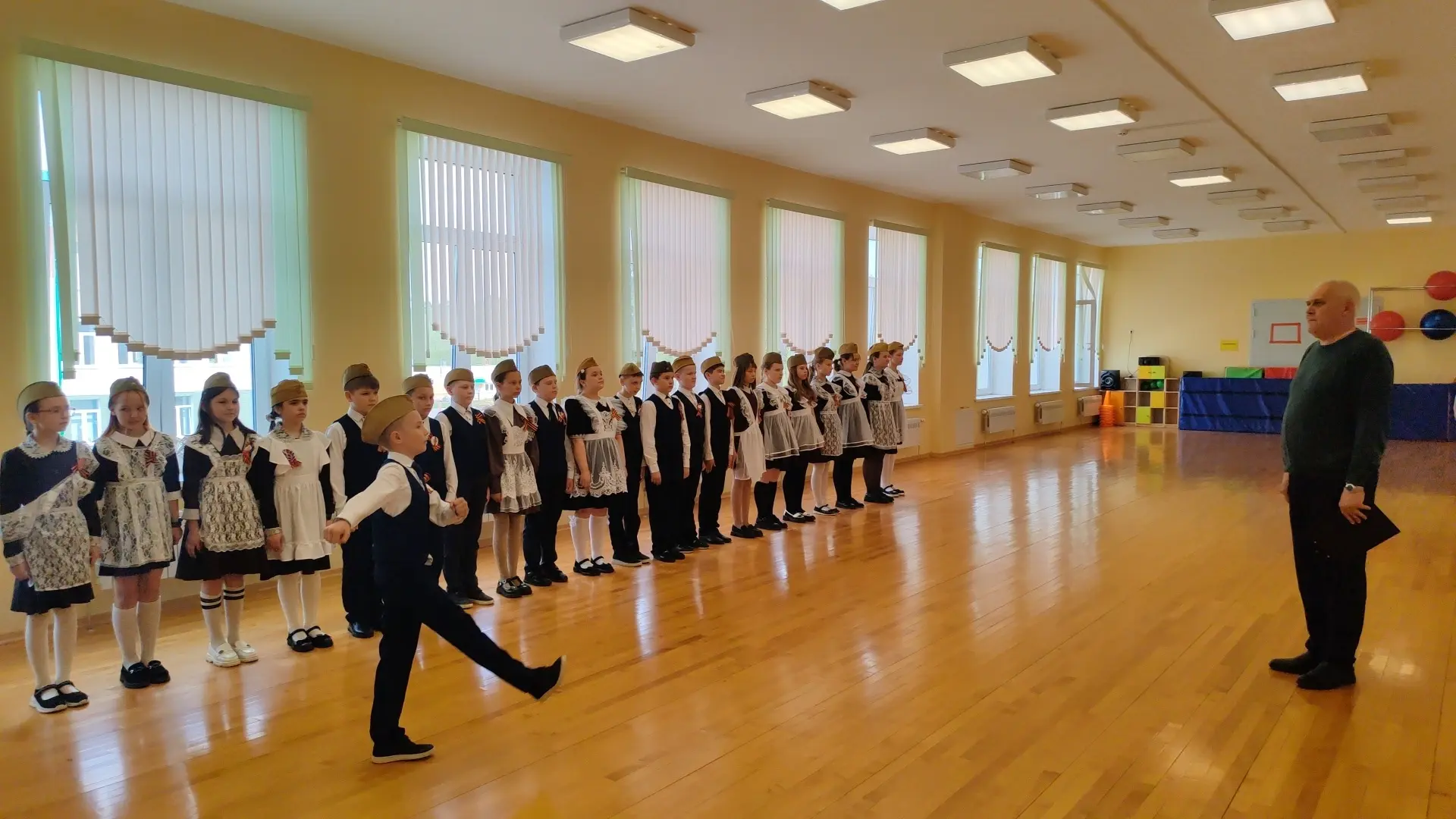 6 мая в нашей школе прошел конкурс-смотр строя и песни, посвященный празднованию 81 годовщины Победы