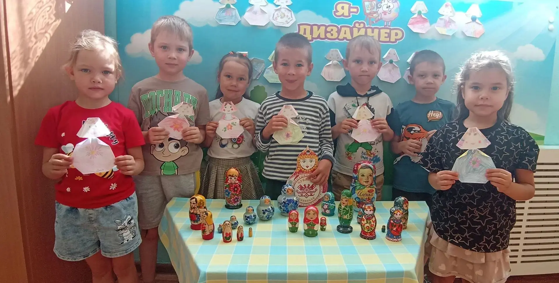 Секреты русской души: путешествие в мир Матрёшки.
  Наши "Алёнушка" и "Смешарики" погрузились в мир 